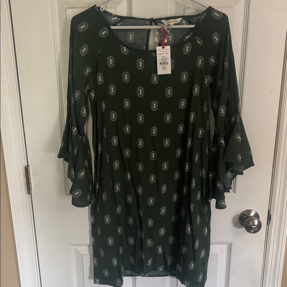 Super cute dress w/pockets size Small - Picture 1 of 6